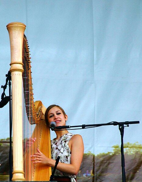 File:Joanna Newsom (3629732573).jpg