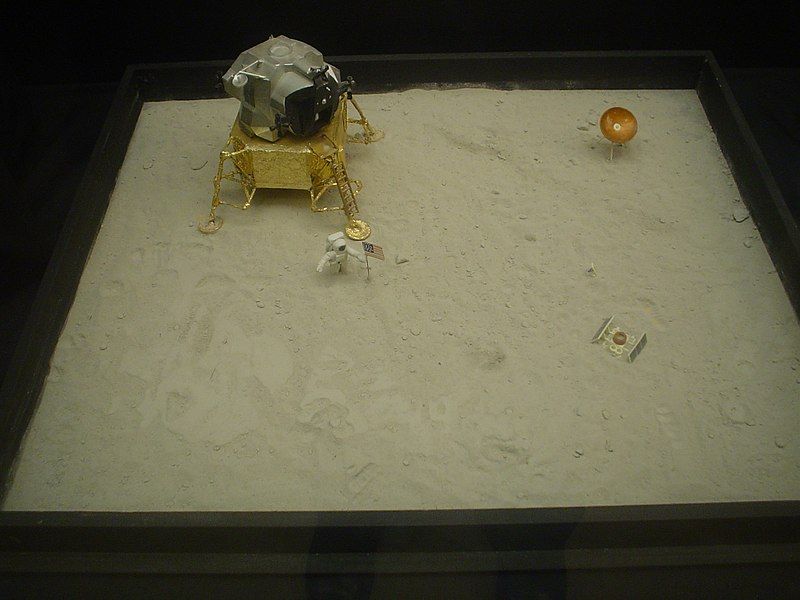 File:Millsdisplaymoonlanding.jpg