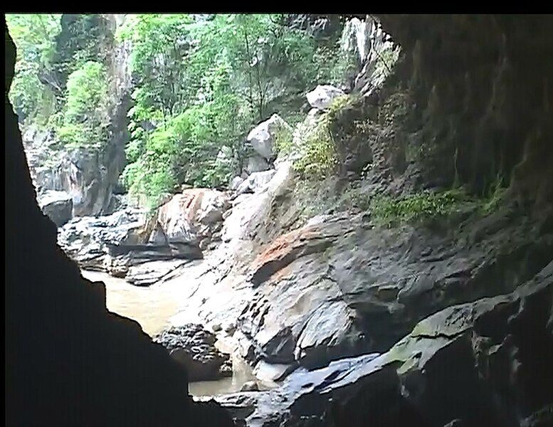 File:Phou Pheung cave.jpg