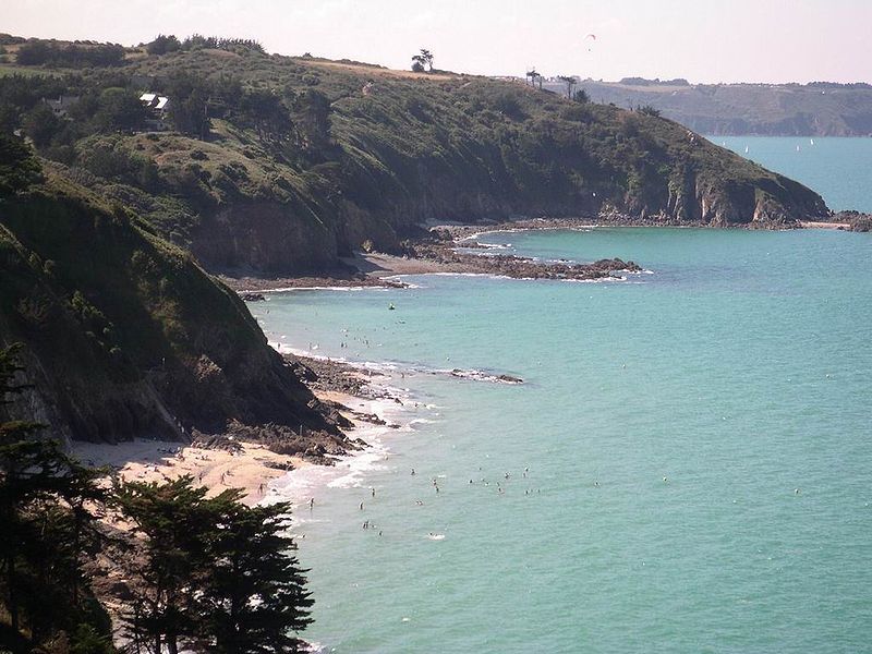 File:Plerin-Martin-Plage.jpg