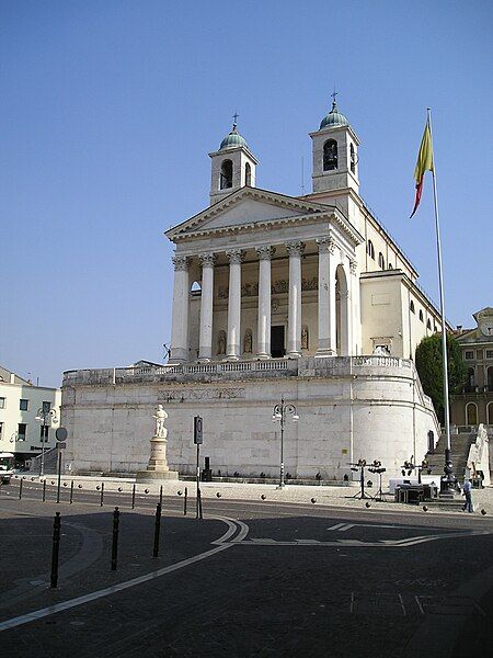 File:Schio - Duomo.jpg