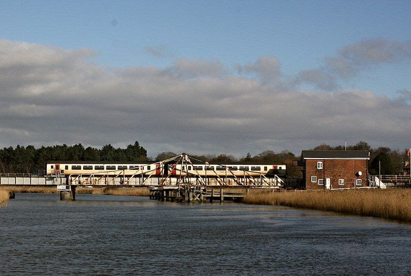 File:Somerleyton Swingbridge (16307348648).jpg