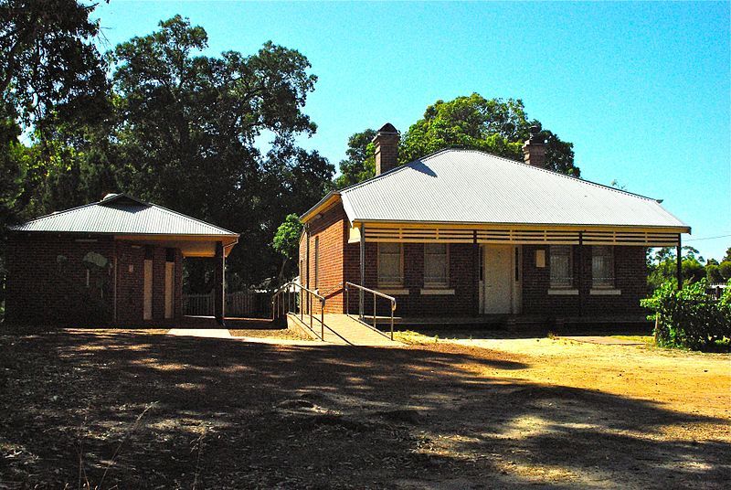 File:StationMasterHouseMundaring.jpg