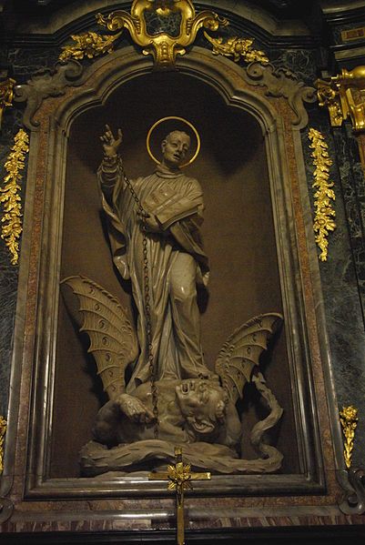 File:Statua chiesa canzo.jpg