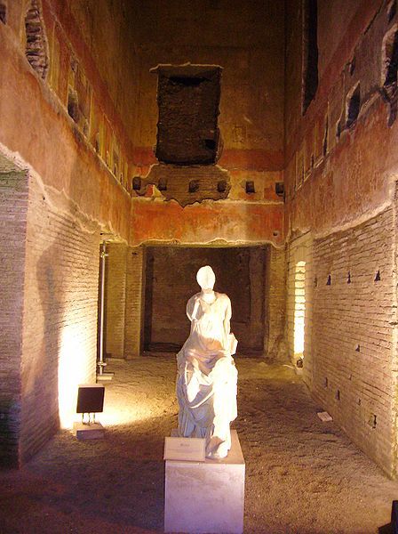 File:Statue Domus Aurea.jpg