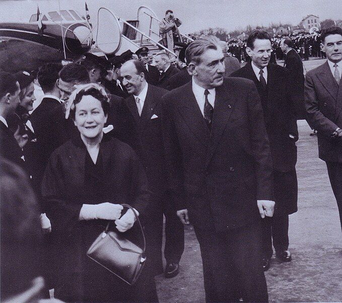 File:Yvonne-de-Gaulle-Max-Hymans.JPG