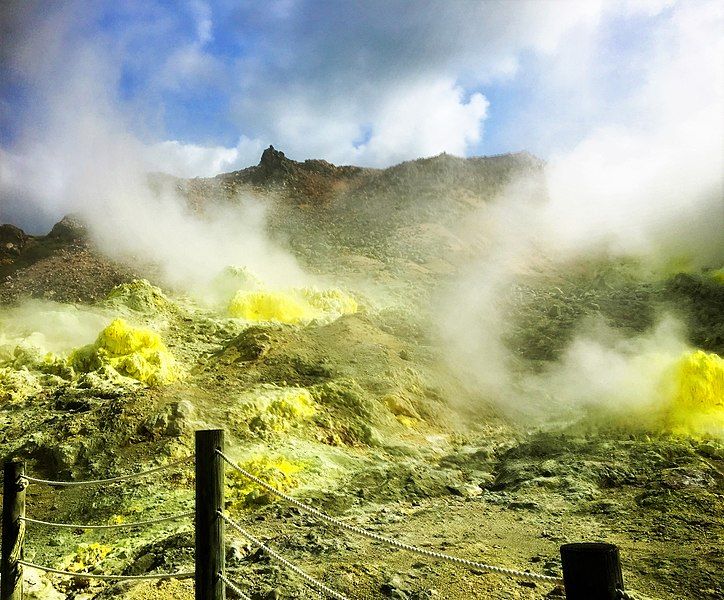 File:Atsosa Nupuri-Fumaroles.jpg