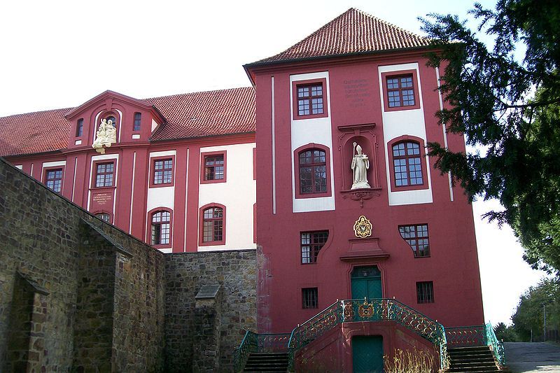 File:BadIburgSchlossSchlaun.JPG