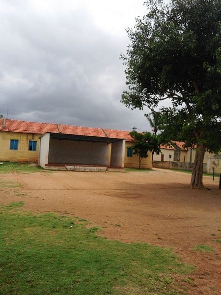 File:Badanavalu School.jpg