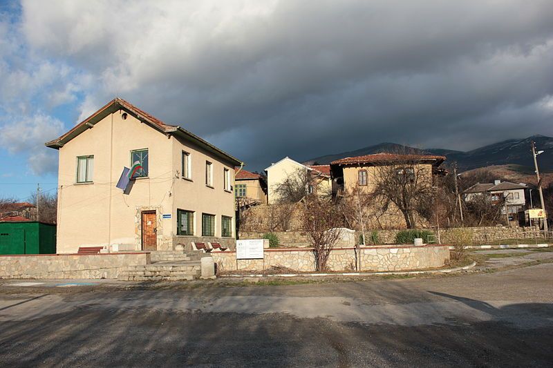 File:Badino Center.JPG