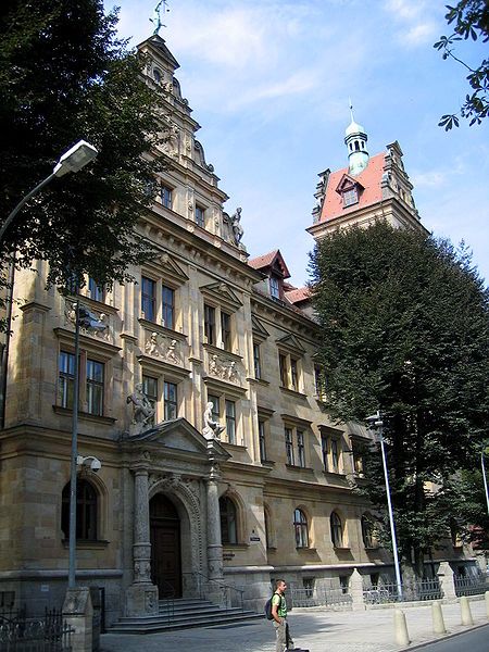 File:Bamberg-Zentraljustizgebäude1-Bubo.JPG