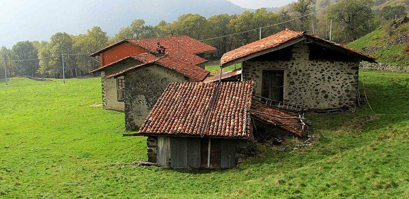 File:Camandona alpe carcheccio.jpg