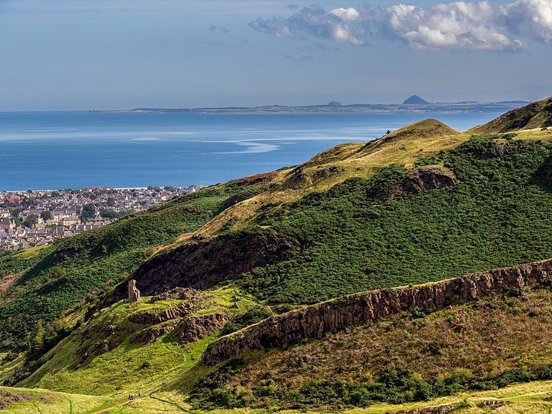 File:Edinburgh Arthur's Seat-20110904-RM-124927.jpg