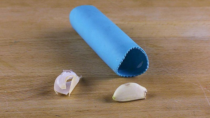 File:Garlic peeler-12.jpg