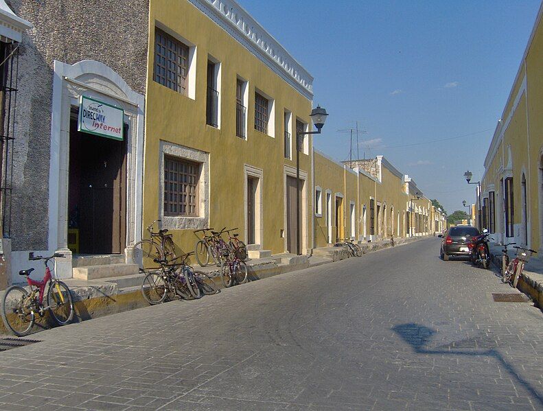 File:Izamal Streets.JPG