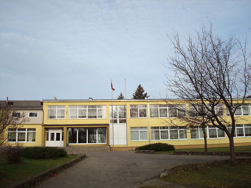 File:Kaltinenai school.JPG