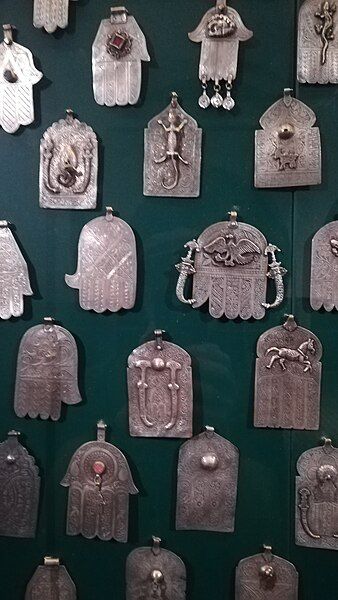 File:Khemissa amulets detail.jpg