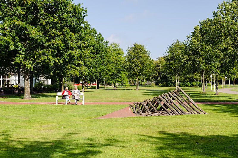 File:Kurpark Döse 2013.jpg