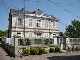 The town hall in Monceaux-le-Comte