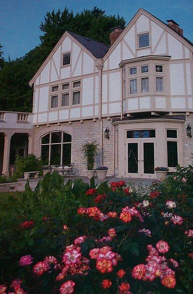 File:Mansion thru Roses.jpg