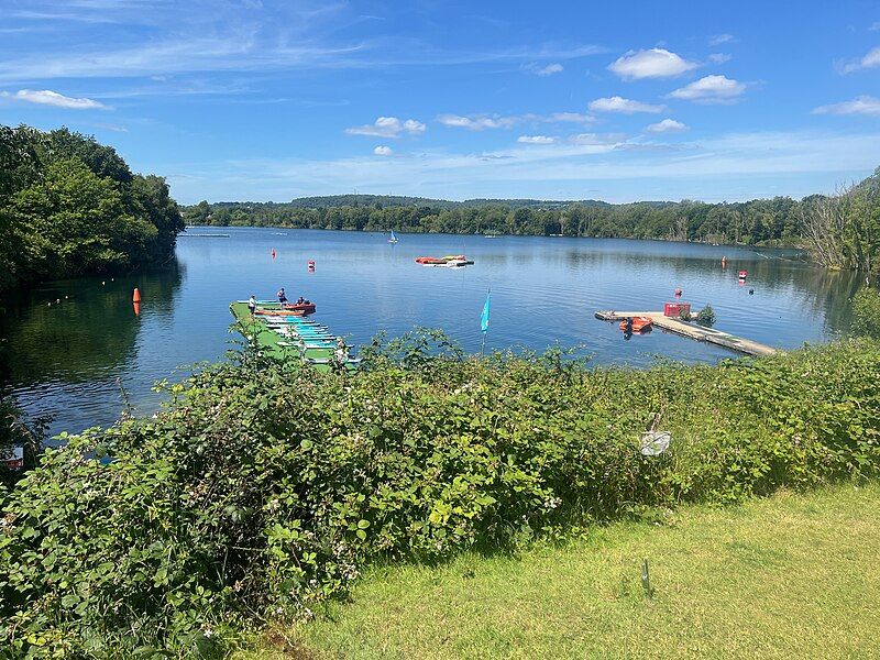 File:Mercers Lake Merstham.jpg