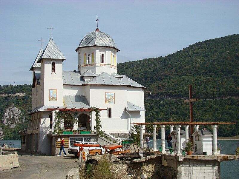 File:Mraconia Monastery.JPG