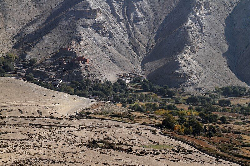 File:Mustang-Ghiling-02-Gompa-2015-gje.jpg