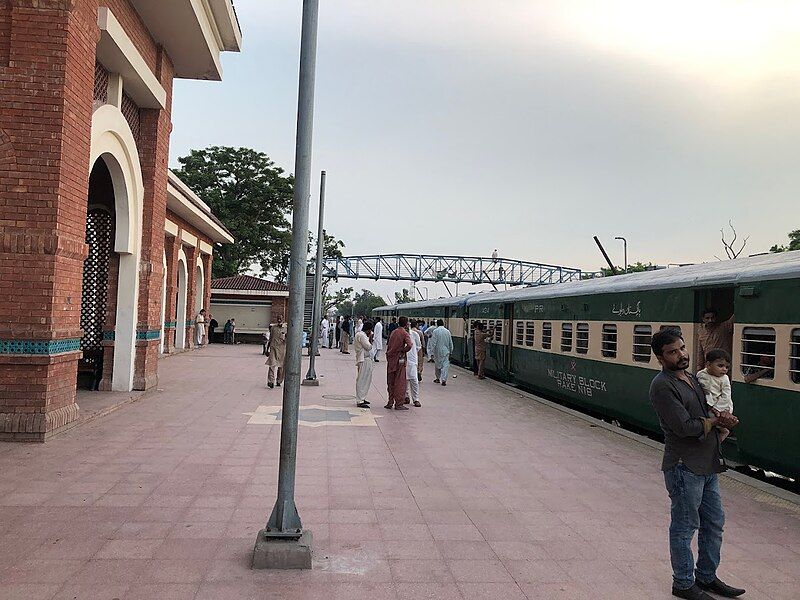 File:Narrowal railway station1.jpg