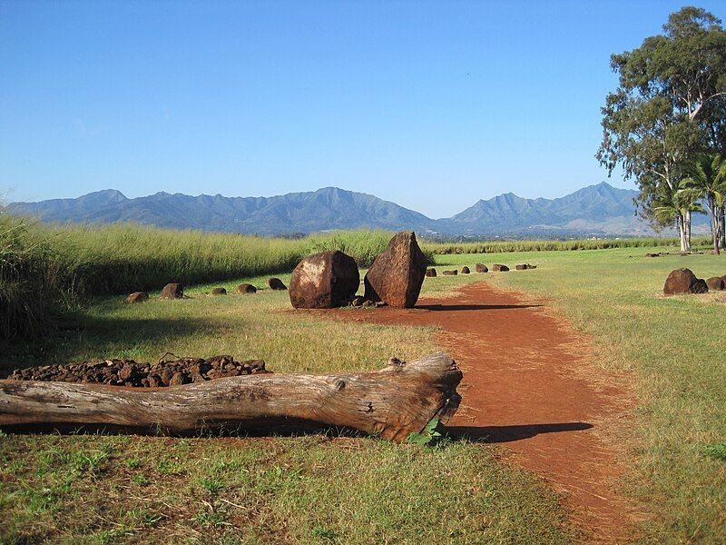 File:Oahu-Kukaniloko-entrance&KolekolePass.JPG