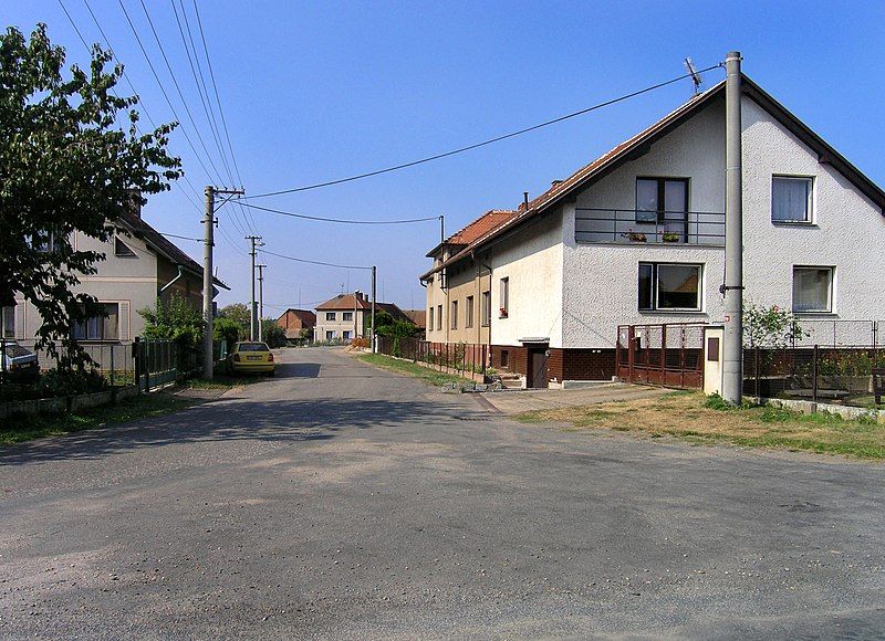 File:Radostov, West.jpg