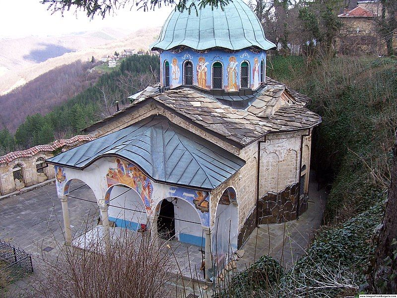 File:Sokolski-monastery-church.JPG