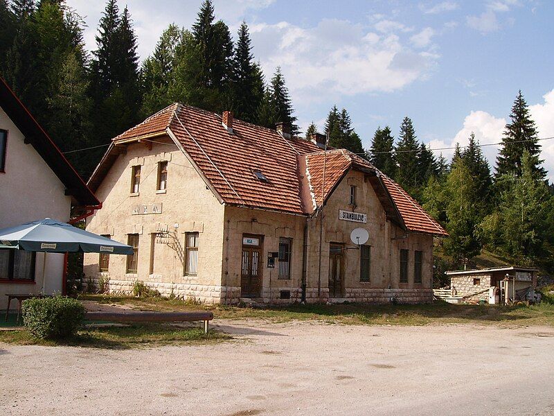 File:Stambolcic Railway Station.jpg