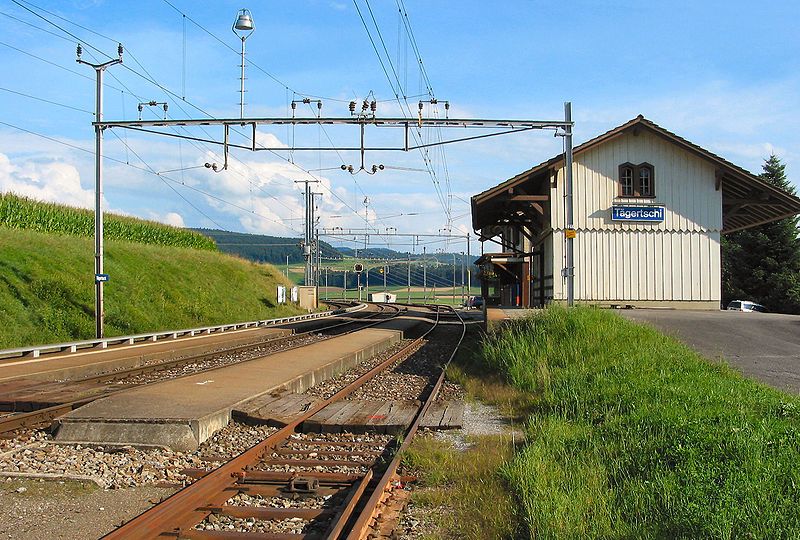 File:Taegertschi Bahnhof 2002.jpg