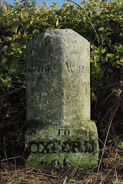 File:Theale Milestone west.jpg