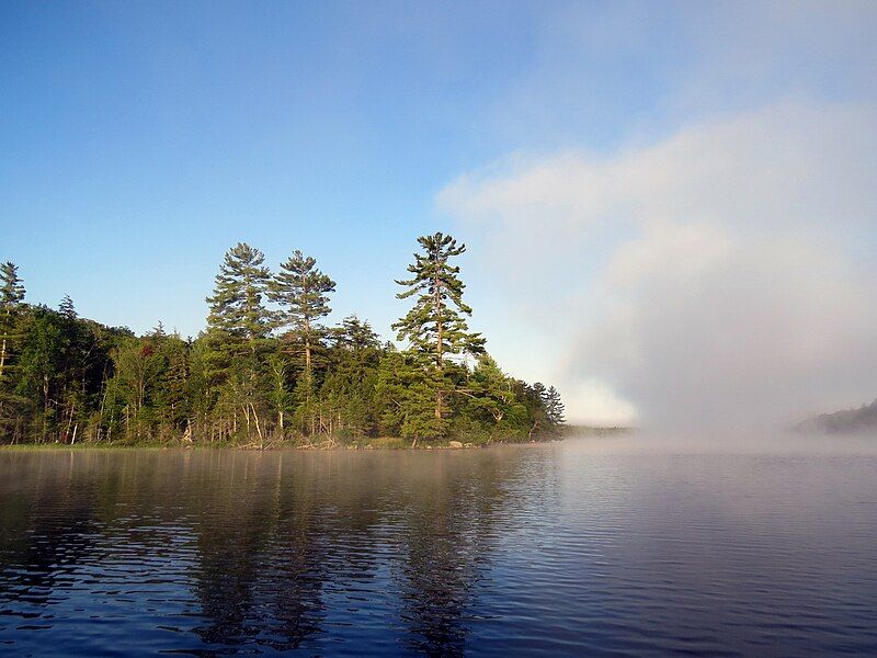 File:Utowana Lake.JPG