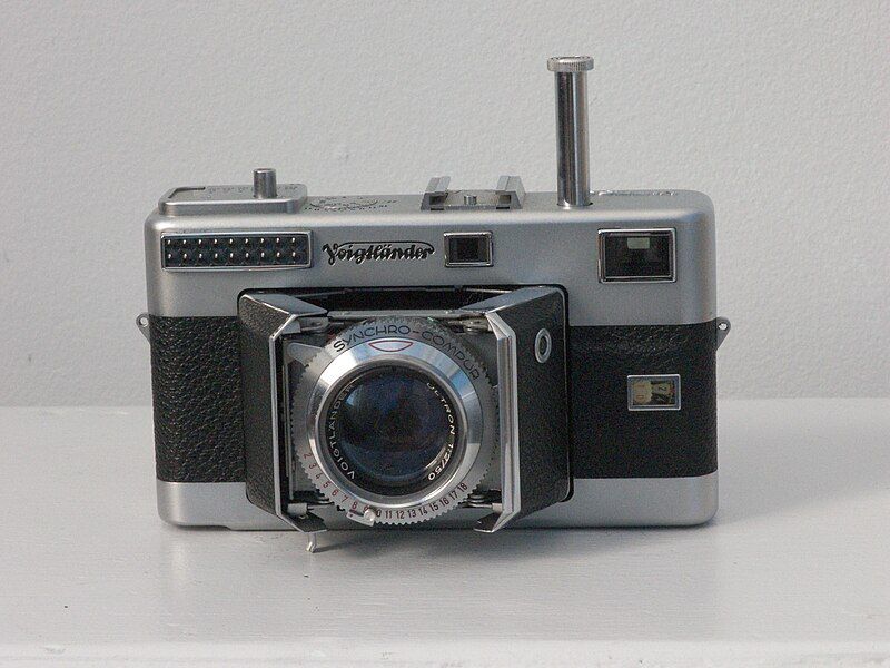 File:Voigtlander Vitessa L.jpg