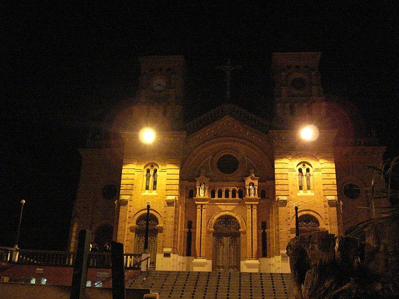 File:Yolombó-iglesia.jpg