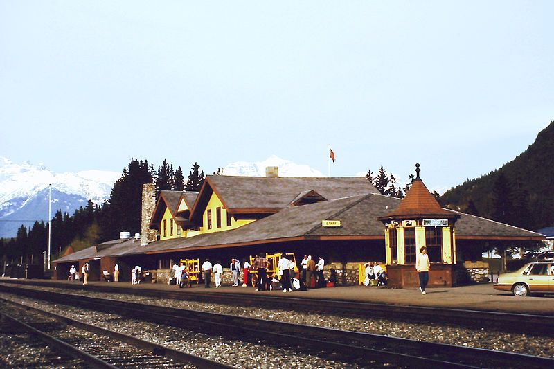 File:Banff Bahnhof.jpg