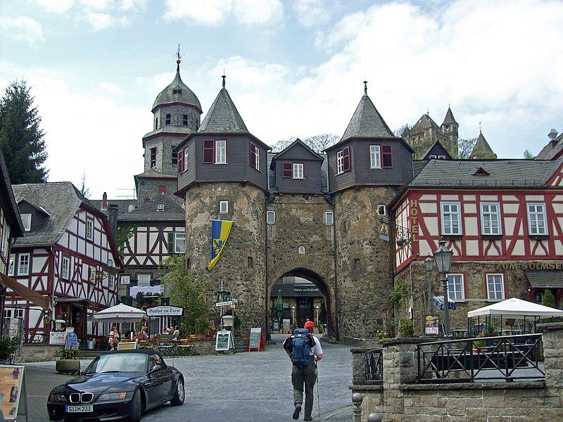 File:Braunfels - Schloß-1.JPG