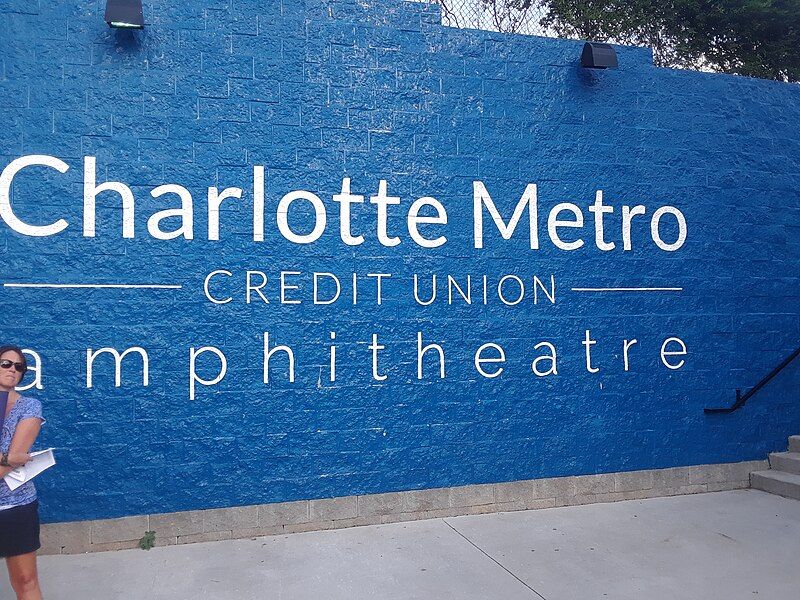 File:CMCU Amphitheatre entrance.jpg