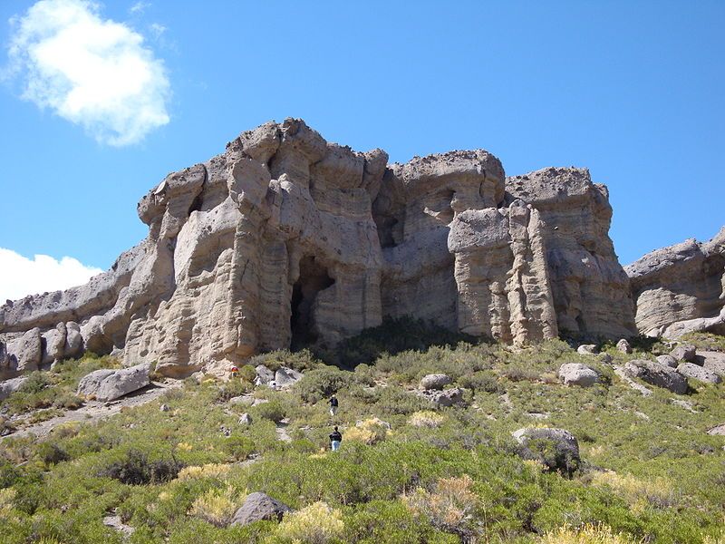 File:Castillos de Pincheira.jpg