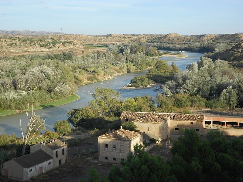 File:Ebro en Escatrón.JPG