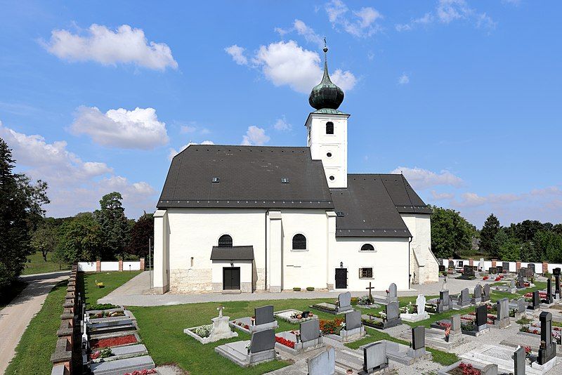 File:Eckartsau - Kirche.JPG