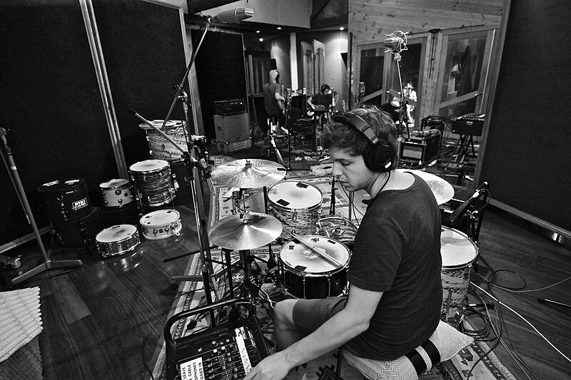 File:Josh In Studio.jpg