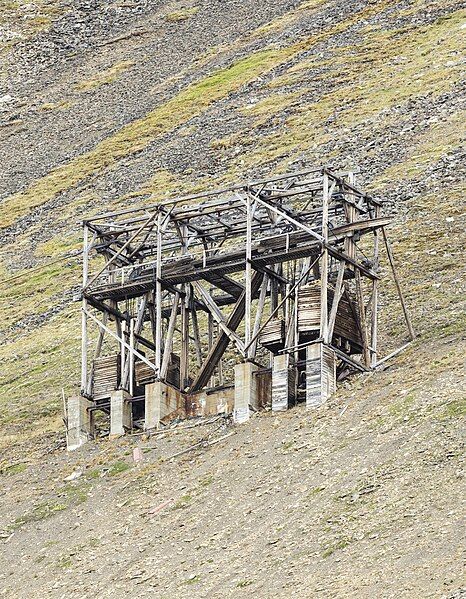 File:NOR-2016-Svalbard-Longyearbyen-No 1a Mine.jpg