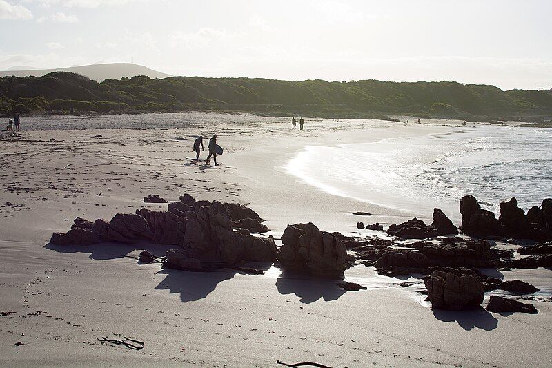 File:Onrus Beach Surfers.jpg