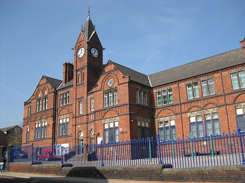 File:QuarryMountPrimSchool.JPG