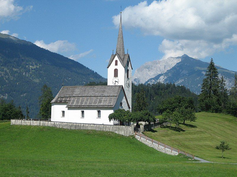 File:Versam Kirche.jpg