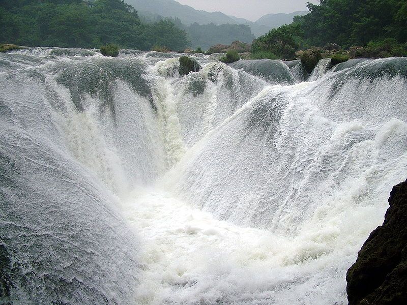 File:Yinlianzhuitan HuangguoshuFall.jpg