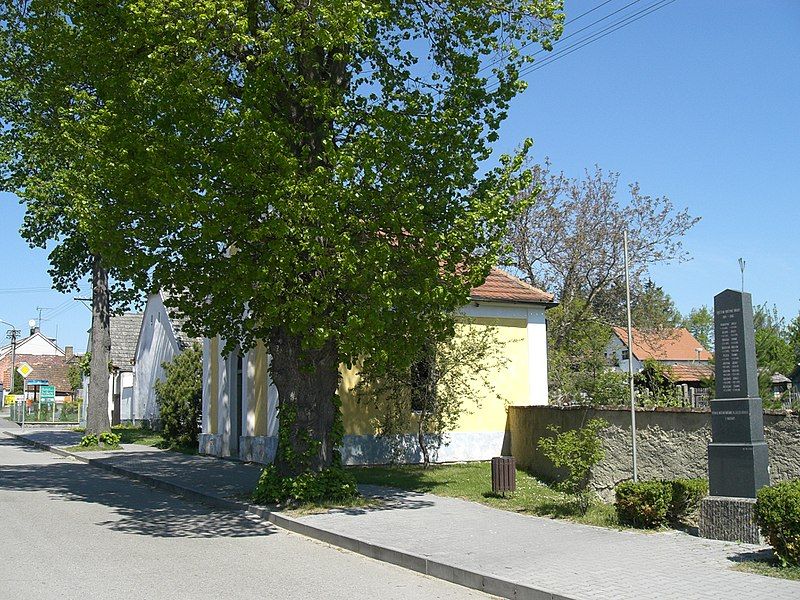 File:Zvíkovské podhradí-chapel2.jpg